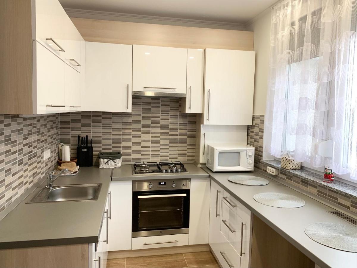 Modern Two Bedroom Flat With Balcony Lenti Eksteriør billede