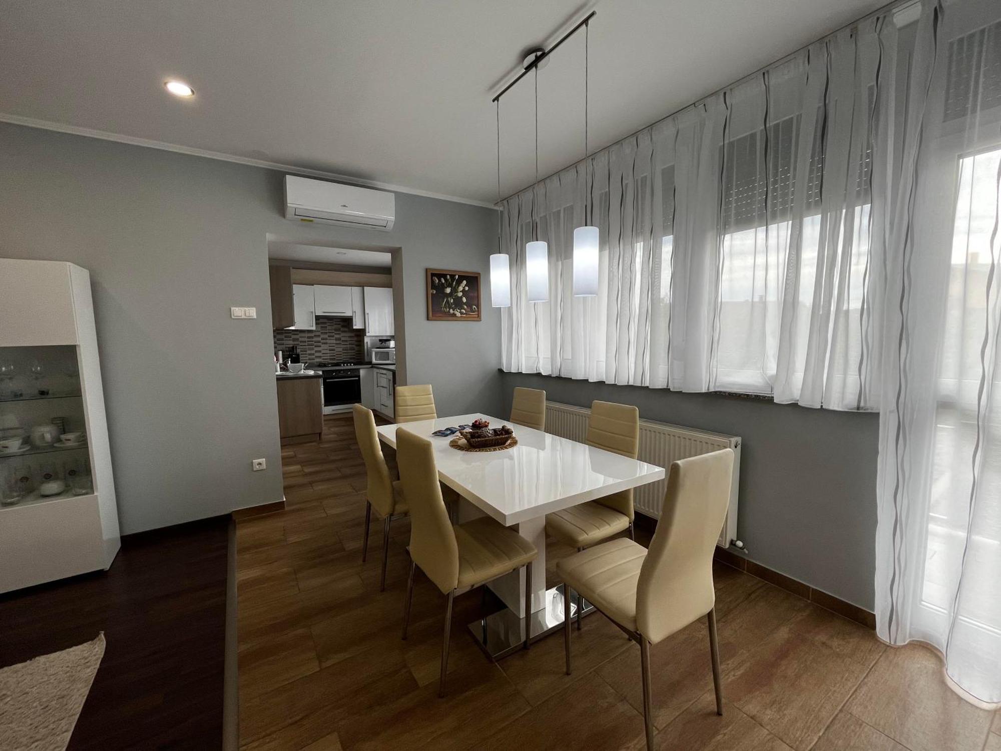 Modern Two Bedroom Flat With Balcony Lenti Eksteriør billede